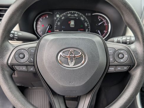 Used 2025 Toyota RAV4 XLE FWD image 18