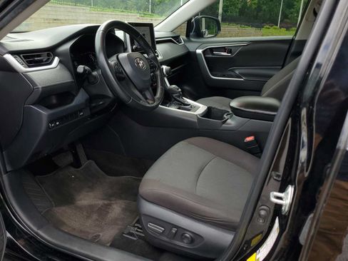 Used 2023 Toyota RAV4 XLE w/ Convenience Package FWD image 17