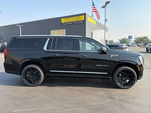 Used 2026 GMC Yukon XL Denali w/ Sun & Power Step Package AWD/4WD image 6