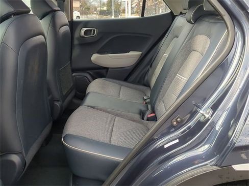 Used 2023 Hyundai Venue Limited image 16