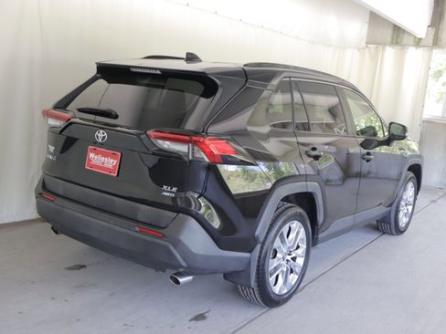 Used 2019 Toyota RAV4 XLE Premium w/ Cold Weather Package AWD/4WD image 7