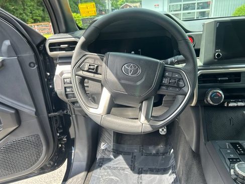 Certified 2026 Toyota Tacoma SR5 AWD/4WD image 13