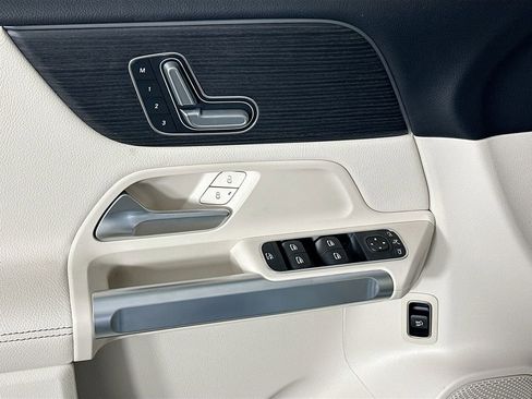 New 2026 Mercedes-Benz GLB 250 image 18