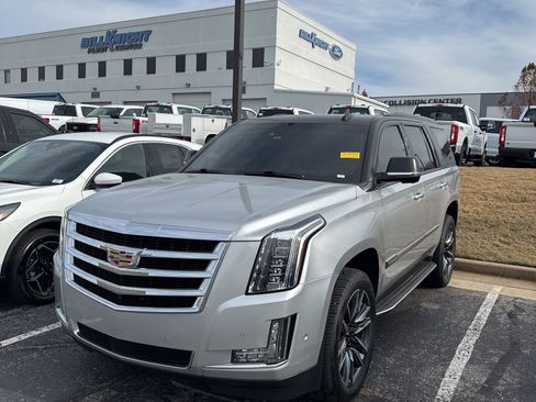 Used 2017 Cadillac Escalade Premium Luxury image 1