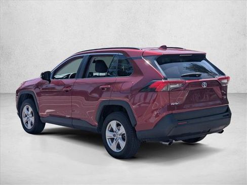 Used 2021 Toyota RAV4 XLE w/ Convenience Package FWD image 7