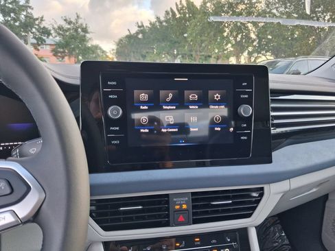 New 2026 Volkswagen Jetta SE FWD image 9