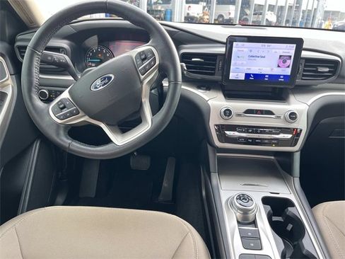 Used 2023 Ford Explorer XLT image 14