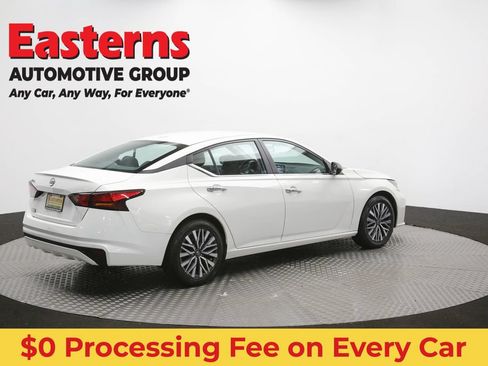 Used 2025 Nissan Altima 2.5 SV FWD image 40