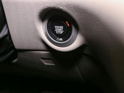 Used 2024 Chrysler Pacifica Touring-L image 31