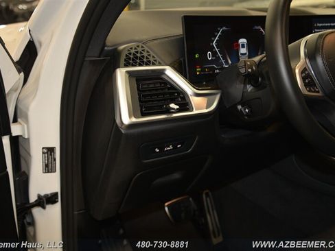 Used 2025 BMW X5 xDrive40i w/ M Sport Package AWD/4WD image 31