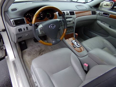 Used 2005 Lexus ES 330 image 24