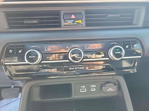 Used 2025 Honda Pilot Black Edition image 13