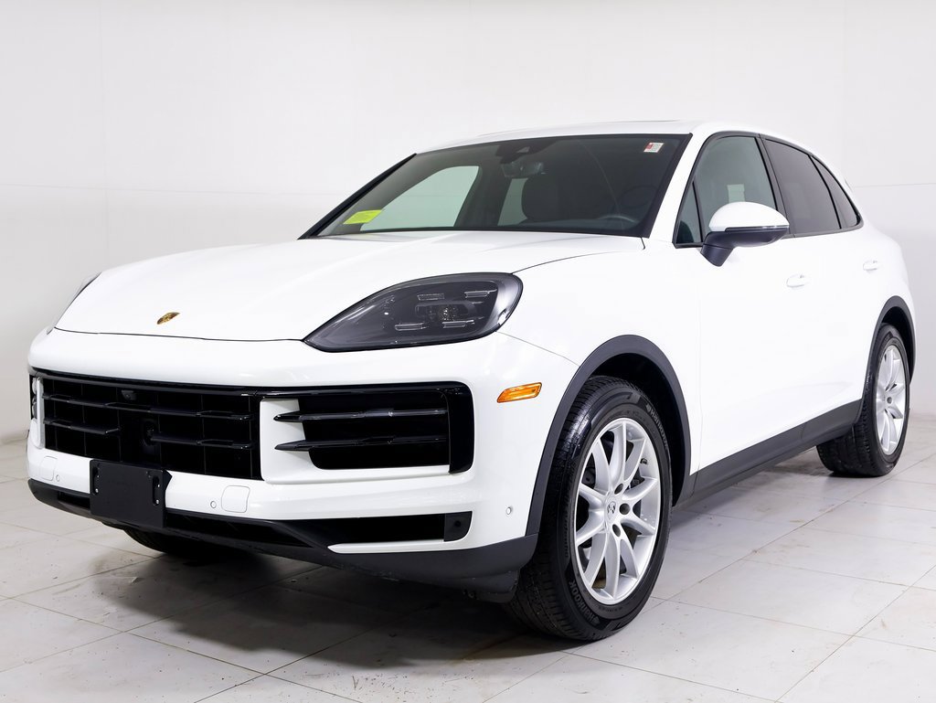 Certified 2025 Porsche Cayenne AWD/4WD image 1