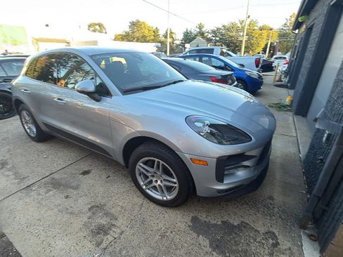 Used 2020 Porsche Macan AWD/4WD image 16