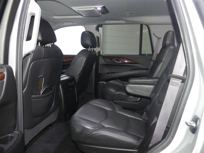 Used 2017 Cadillac Escalade Luxury AWD/4WD image 27