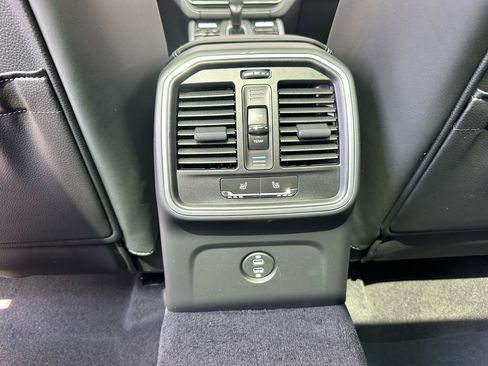 Used 2026 Porsche Macan image 36