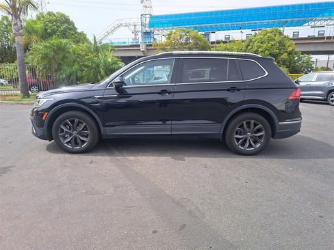 Certified 2022 Volkswagen Tiguan SE w/ Panoramic Sunroof Package image 8