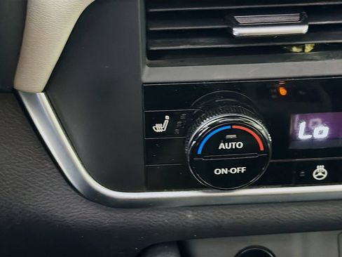 Used 2024 Nissan Rogue SV w/ SV Premium Package FWD image 24