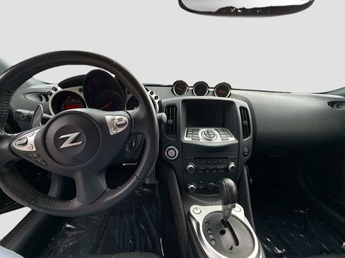 Used 2018 Nissan 370Z Touring Sport RWD image 23