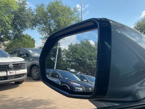 Used 2025 Chevrolet Blazer LT FWD image 17