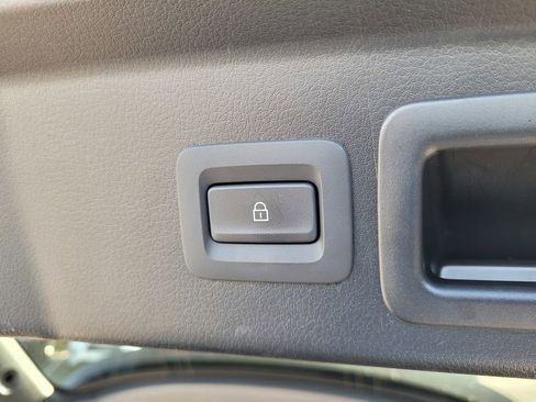 Used 2024 MAZDA CX-30 AWD 2.5 S w/ Preferred Package image 9