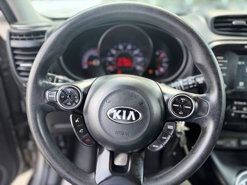 Used 2018 Kia Soul + FWD image 13