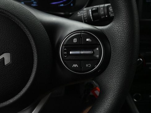 Used 2025 Kia Soul LX FWD image 13