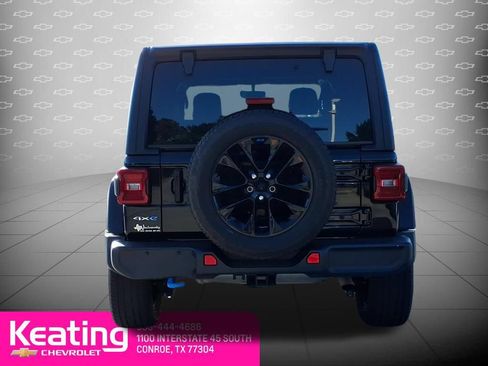 Used 2022 Jeep Wrangler Unlimited Sahara AWD/4WD image 7