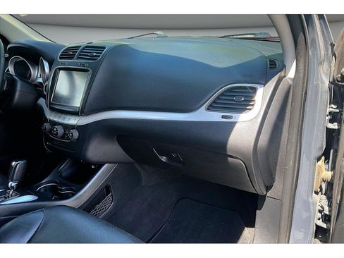 Used 2018 Dodge Journey GT w/ Nav & Sun Group image 18