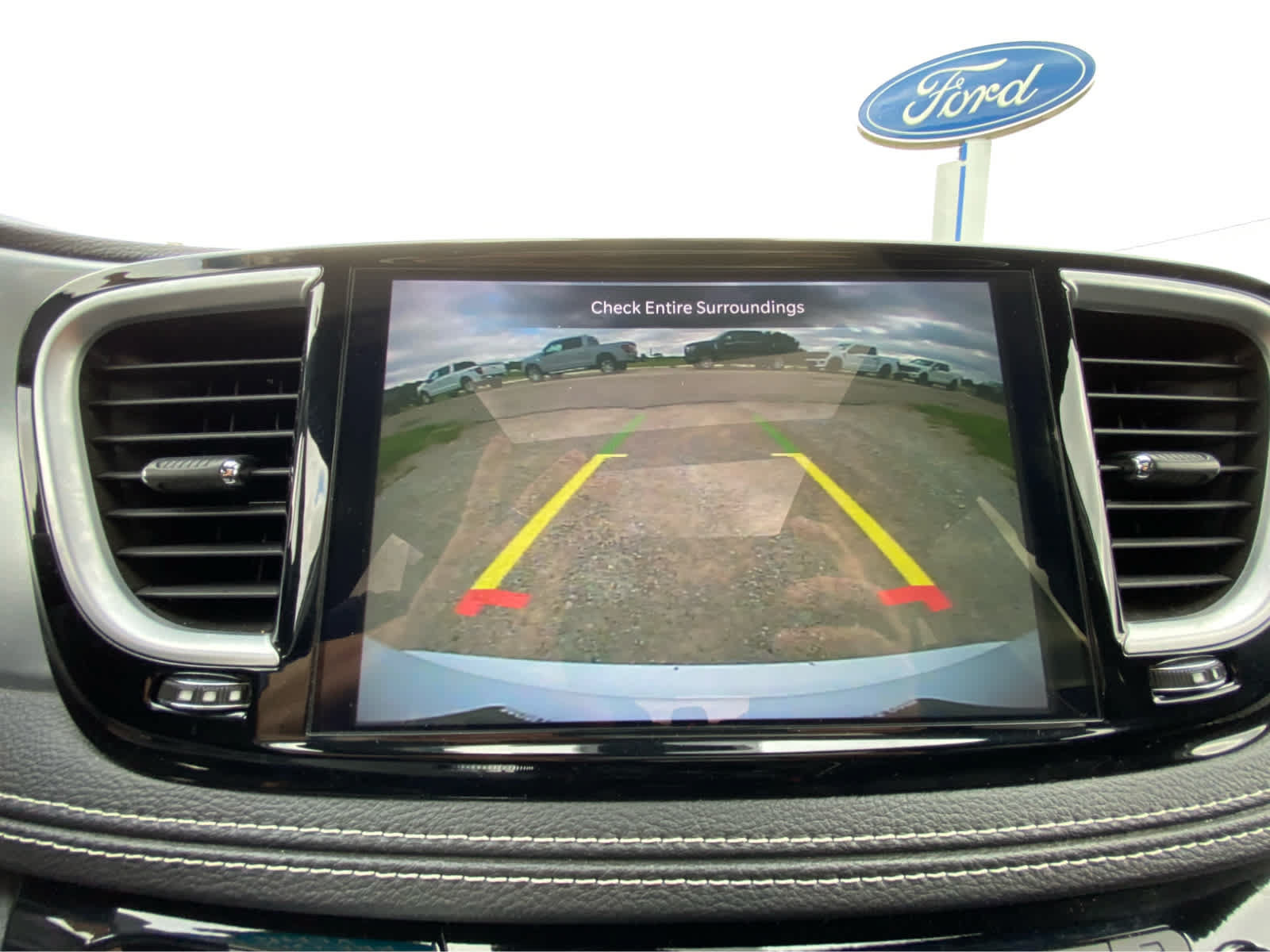 Used 2026 Chrysler Pacifica Limited FWD image 44