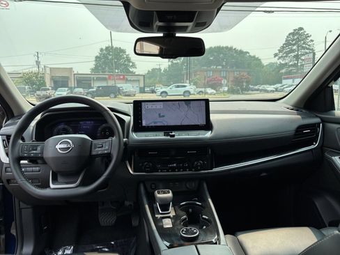 Used 2026 Nissan Rogue SL AWD/4WD image 31