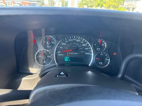 Used 2019 Chevrolet Express 2500 w/ Driver Convenience Package RWD image 15