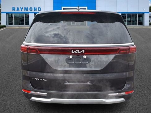 Certified 2023 Kia Carnival EX image 4