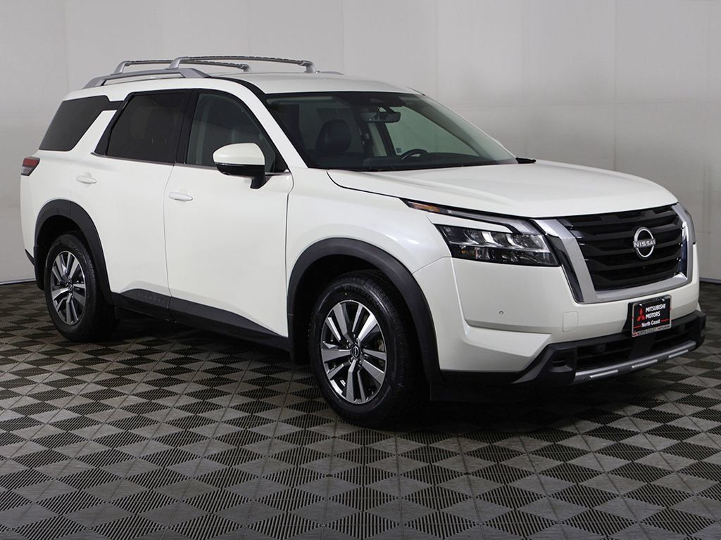 Used 2024 Nissan Pathfinder SL AWD/4WD image 2