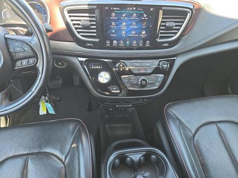 Used 2020 Chrysler Pacifica Limited FWD image 5