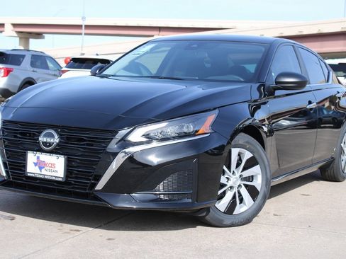 New 2025 Nissan Altima 2.5 S image 2