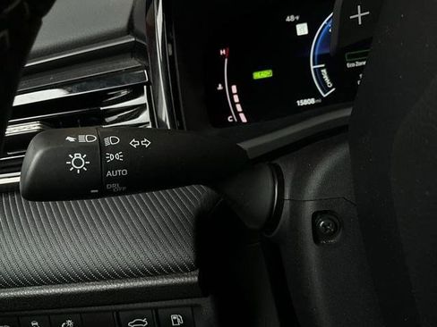 Used 2025 Toyota Camry SE FWD image 35