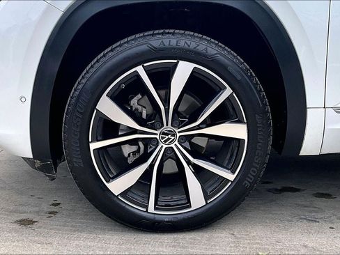 Certified 2024 Volkswagen Atlas Cross Sport SEL Premium R-Line AWD/4WD image 8