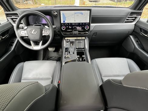 Certified 2025 Lexus GX 550 w/ Accessory Package (2T) image 36