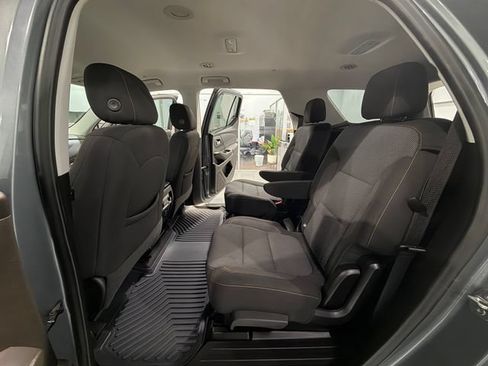 Used 2021 Chevrolet Traverse LT FWD image 12