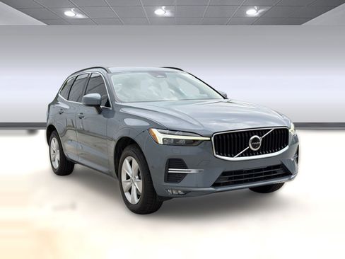 Certified 2022 Volvo XC60 B5 Momentum w/ Advanced Package AWD/4WD image 7