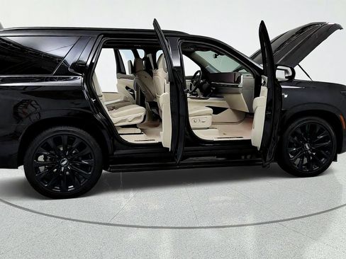 Used 2025 Cadillac Escalade Sport Platinum w/ LPO, ONYX Package AWD/4WD image 13