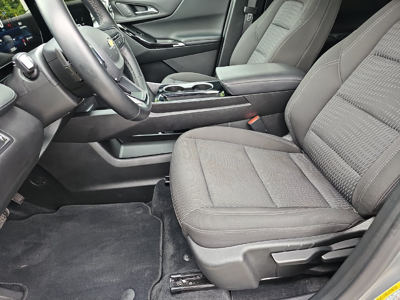 Used 2025 Chevrolet Equinox LT FWD image 19