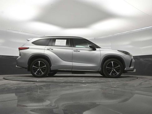 Used 2021 Toyota Highlander XSE AWD/4WD image 40