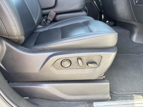Used 2025 GMC Sierra 1500 SLT RWD image 30