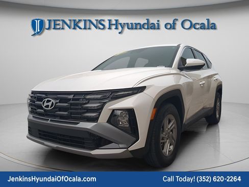 Certified 2025 Hyundai Tucson SE image 6