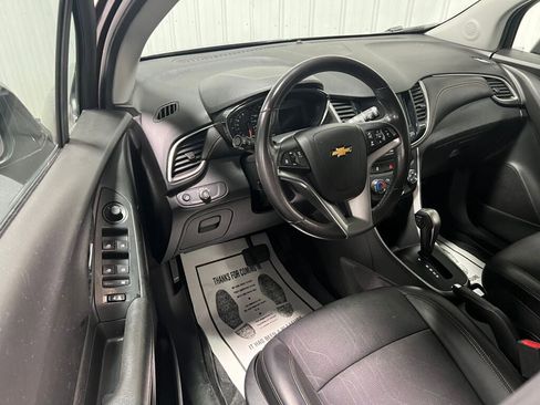 Used 2020 Chevrolet Trax LT w/ LT Convenience Package image 2