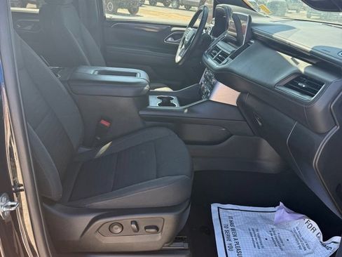 Used 2023 GMC Yukon SLE AWD/4WD image 9