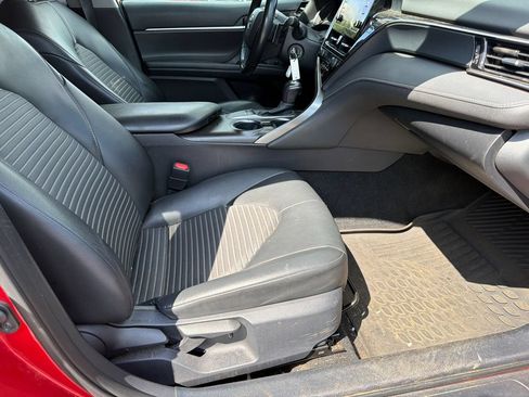 Used 2023 Toyota Camry SE FWD image 11