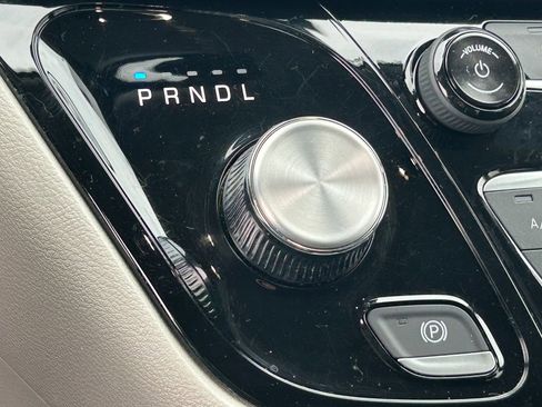 Used 2024 Chrysler Voyager LX image 15